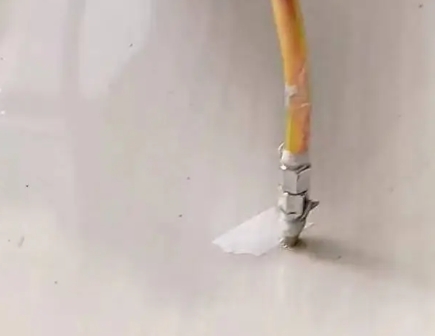 固镇瓷砖空鼓维修公司专业解答在瓷砖铺贴过程中，如果使用的砂料过粗（如全部使用了粗砂），可能会导致以下问题
